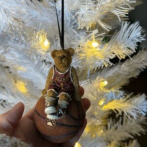 Boyds Bears "Sam Dunk" Hoopster" resin basketball ornament Retired Collector